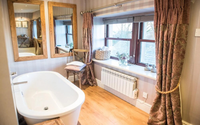 Shireburn Arms Hotel