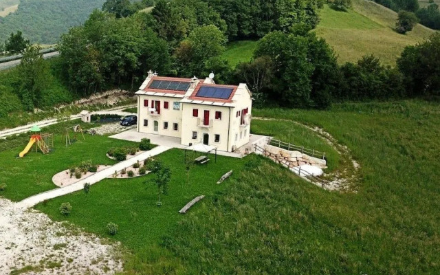 Malga Zebari Country House
