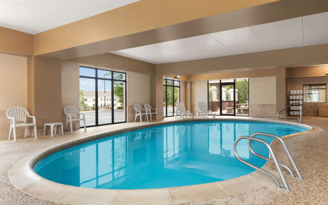 Hampton Inn & Suites Manchester-Bedford