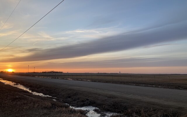 Meridian Inn & Suites Regina Airport