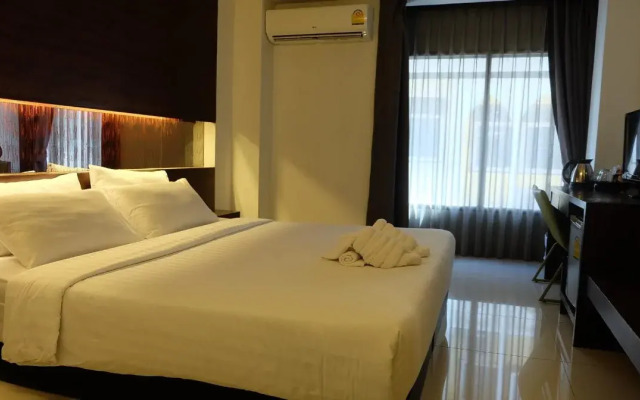 Collection O The Bangkok Airport Link Suite