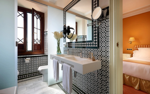 Alhambra Palace Hotel