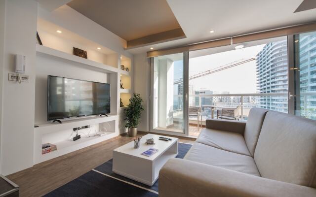 Stylish Seaview Apartment In a Prime Location