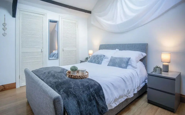 Cosy At The Mews - 2 Bedroom Apartment - Tenby