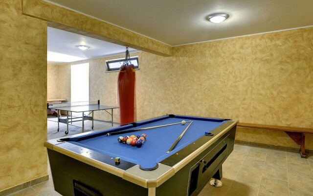 Villa With Pool and Sunshade in Rovinj
