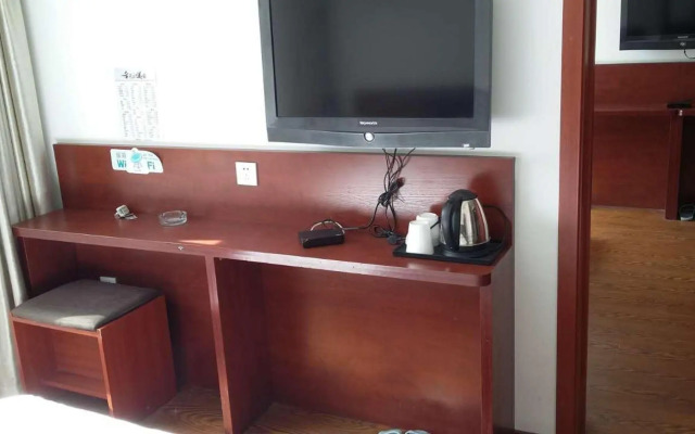 Huayi Hotel (Jinzhou Railway Station)