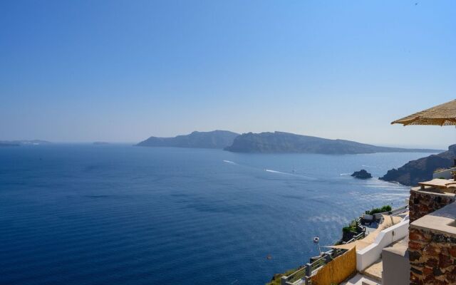 Nano Oia Canaves
