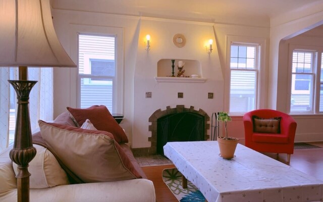 Eastlake Little Oasis