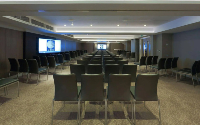 Hampton by Hilton London City