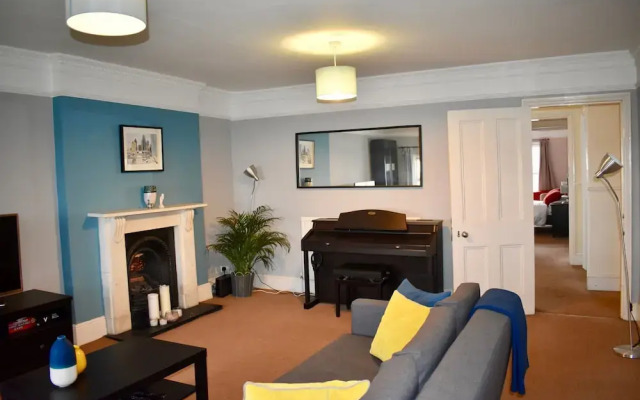 2 Bedroom Brighton Apartment With Sea Views