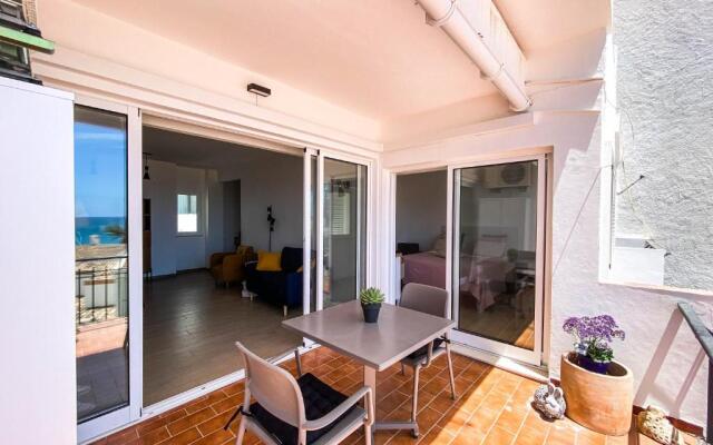 Balcony with Seaview - 1 Bed Apartment