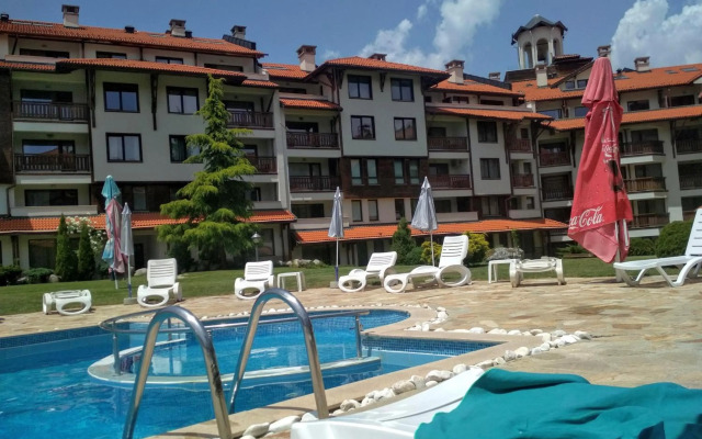 Sunny studio apartment - few steps from Gondola