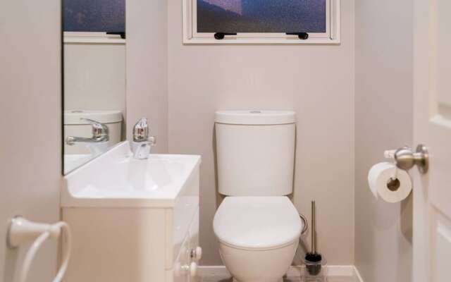 Windsor Park Spacious & Modern 3 bedrooms House