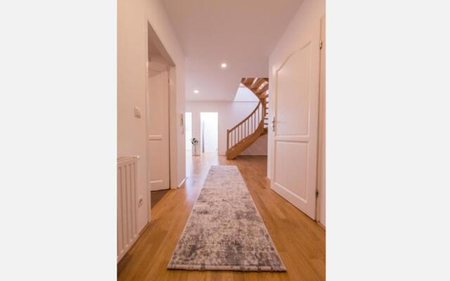 Sunny & cozy Penthouse with Balcony DG3