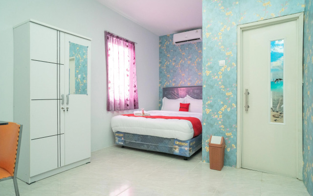 RedDoorz Plus near ITC Cempaka Mas 2