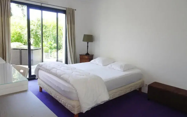 Modern Holiday Home in a Quiet Location in Benodet