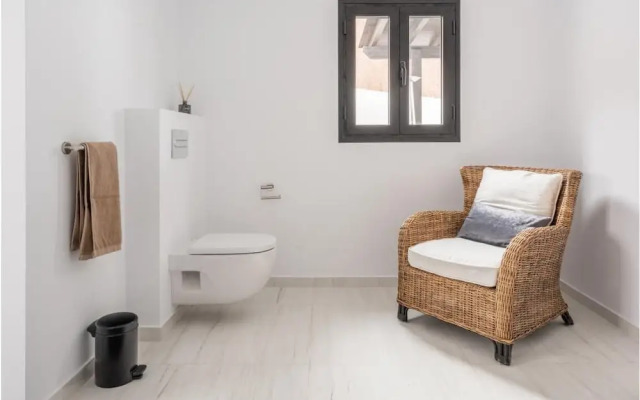 Magnificent And Modern Decorated Villa