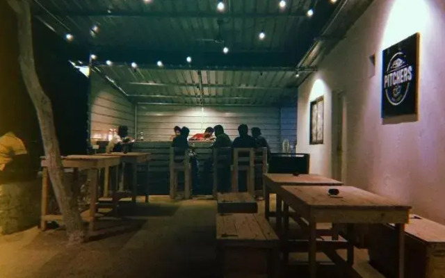 Hostel Pitchers