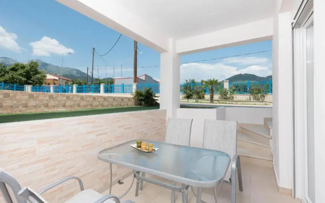 Stratos Deluxe Apartments