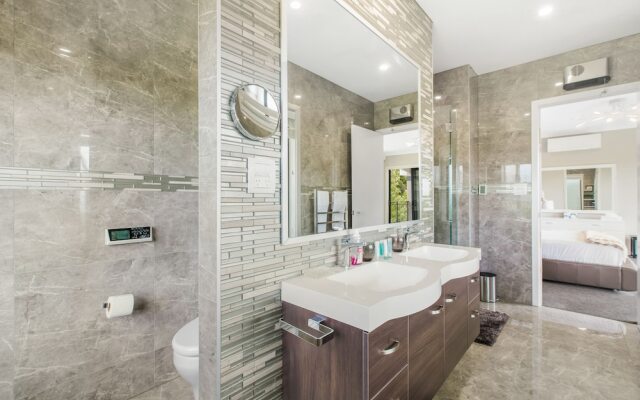 Luxe Whitford Mansion - Pool & Tennis Court