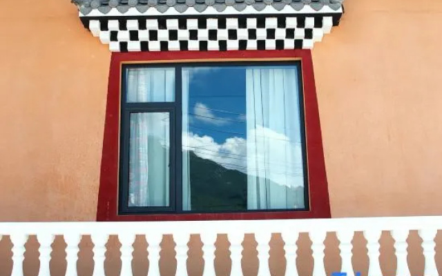 Longda Manor – Balcony – Ngawa