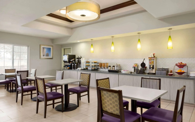 La Quinta Inn & Suites by Wyndham Fresno Northwest