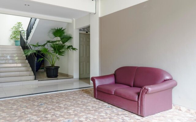 RedDoorz Plus near UPN Veteran Jakarta