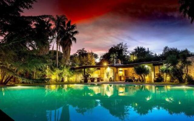 La Villa Apartments
