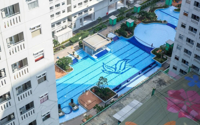 Cozy Studio Apartment Connected to Mall at Green Pramuka