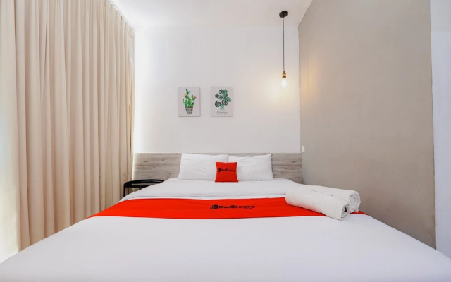 RedDoorz Near Mangga Dua Mall – Guest Rooms – Jakarta