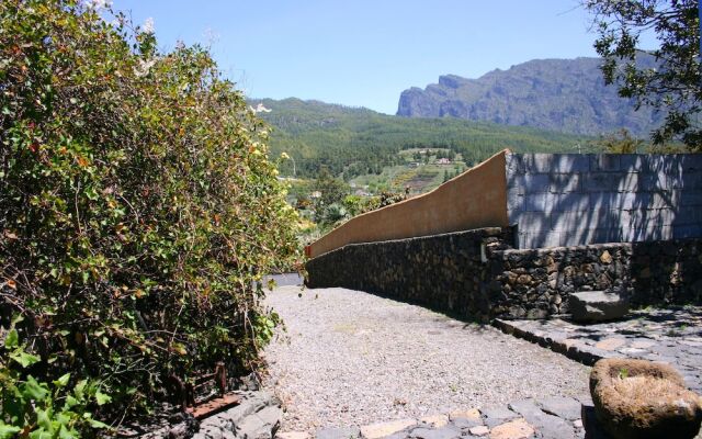 Casa Rural La Higuerita by Isla Bonita
