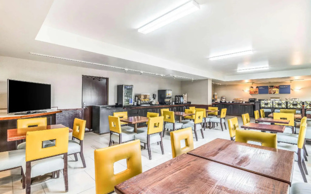 Spark by Hilton Des Plaines Chicago O'Hare