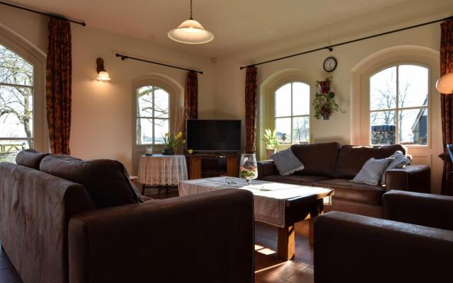 Spacious holiday farm in Bronckhorst with private garden