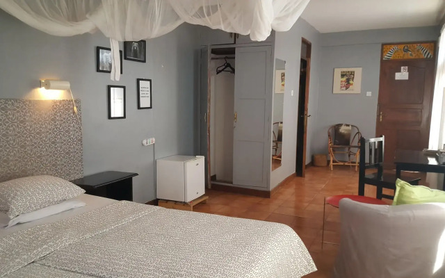 Q-Bar & Guest House