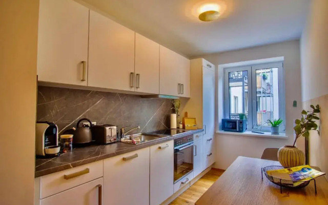 4-Room Luxury Apartment - close to Central Station, free parking, kitchen