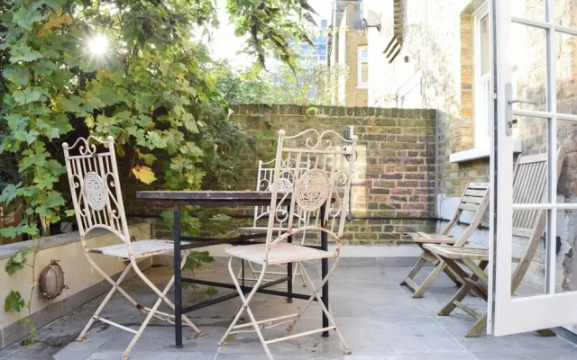 Charming 3-bedroom Garden Flat In Edwardian Terrace