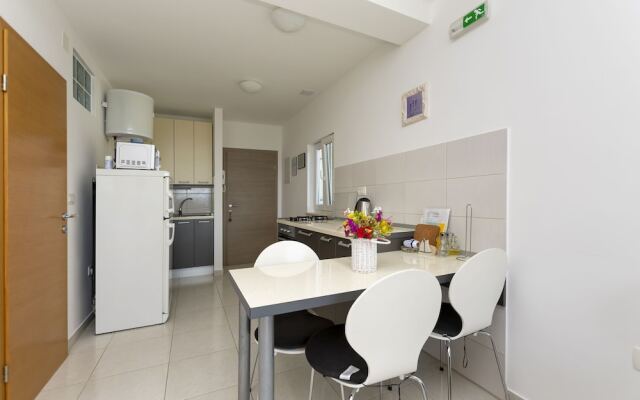 Apartments Djani