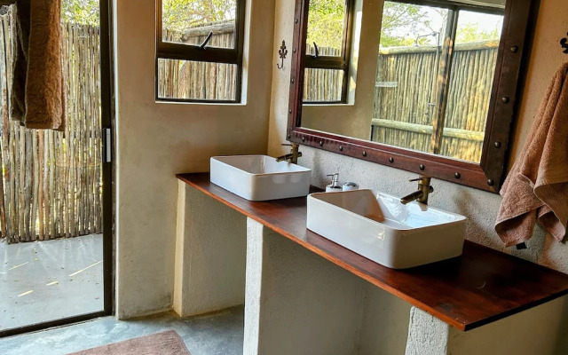 Leadwood Tree Safari Lodge