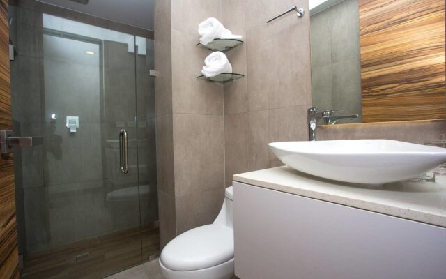 Amazing 2BR Condo w Pool Views Dream Location