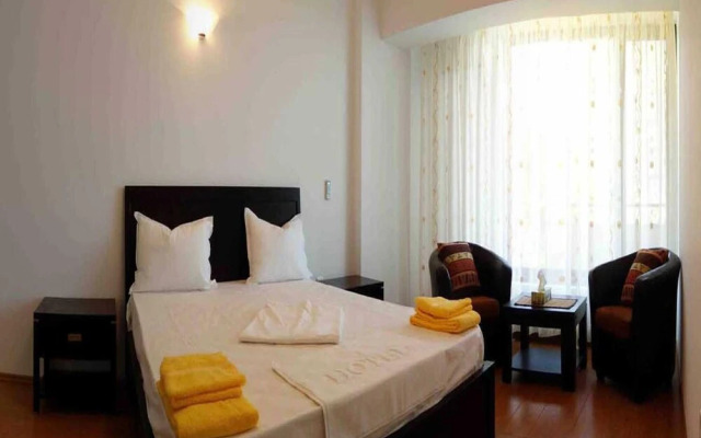 Apart holiday Maria Mamaia