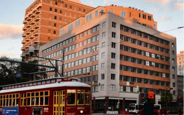NOLA Charm Luxury 4-Bed Retreat Steps from French Quarter