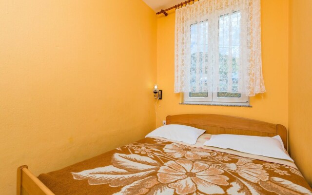 Beautiful Apartment in Stara Novalja With 2 Bedrooms and Wifi