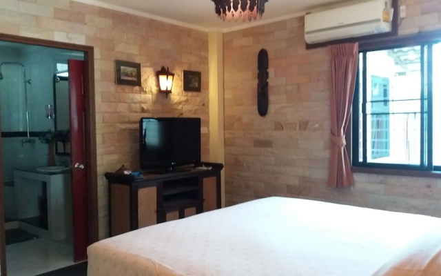 Baan Laksee Pool Villa – Guest Rooms – Pattaya