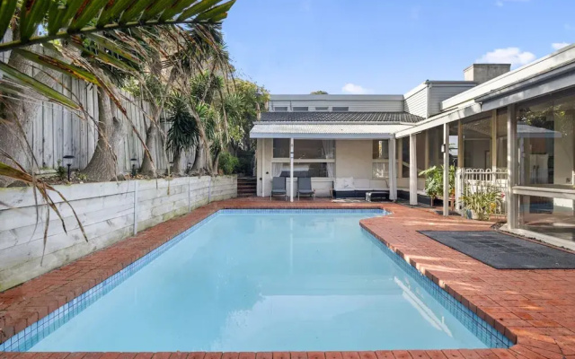 5-bed Haven With Pool Minutes From Beaches