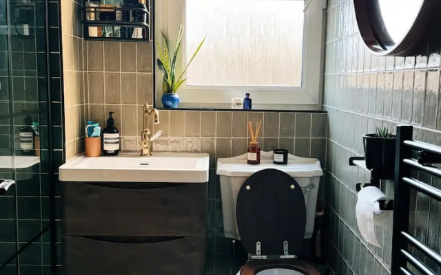 Peaceful & Unique Maisonette in Central London