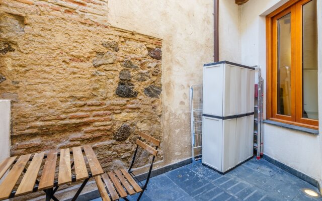 Apartamentos con patio junto a la catedral by Toledo AP