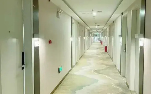 AT YOUNG HOTEL (Beijing Shahe Subway Station Beihang University)