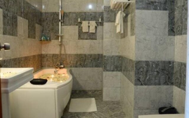 Lazaani Hotel & Restaurant