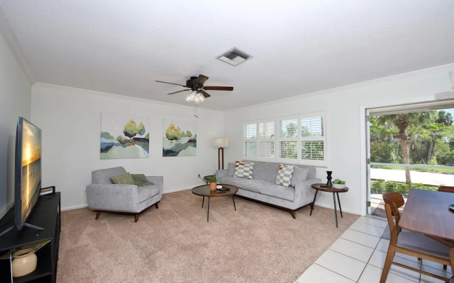 Beach Bungalow 2
