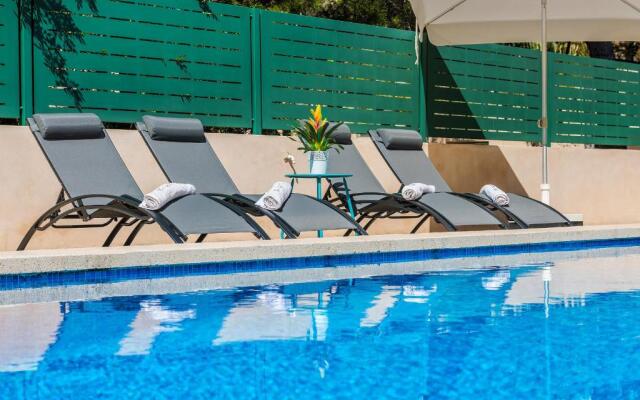 Casa Martina - Private Pool & 150m from the Beach